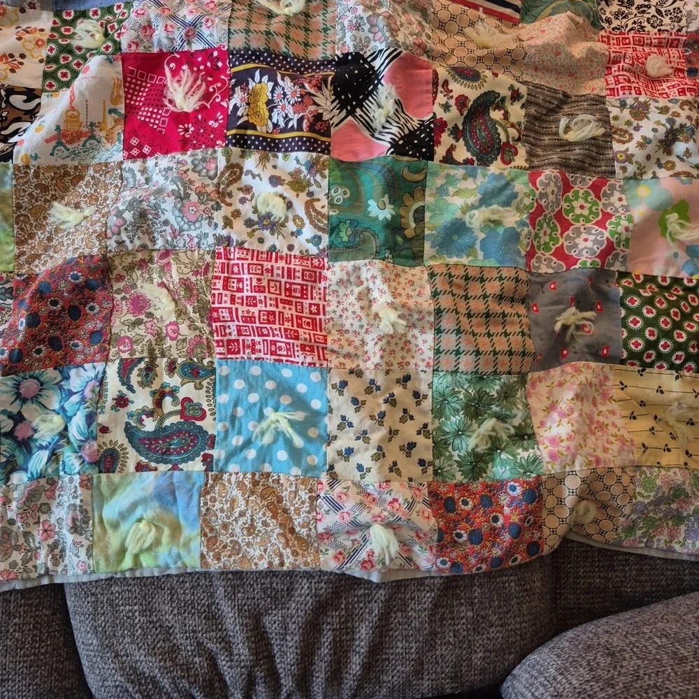 VTG Handmade Patchwork Lap Quilt Cotton Paisley Floral 34